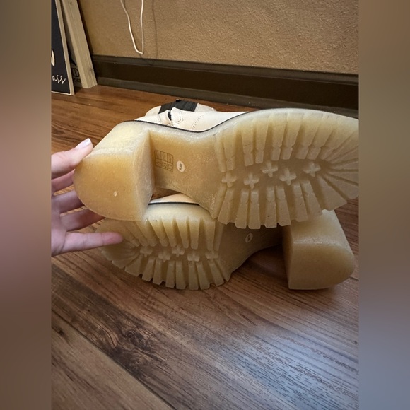 Free People James Chelsea Boot White Leather Lug Sole | NIB Size 38.5 / US 8 - Picture 12 of 16